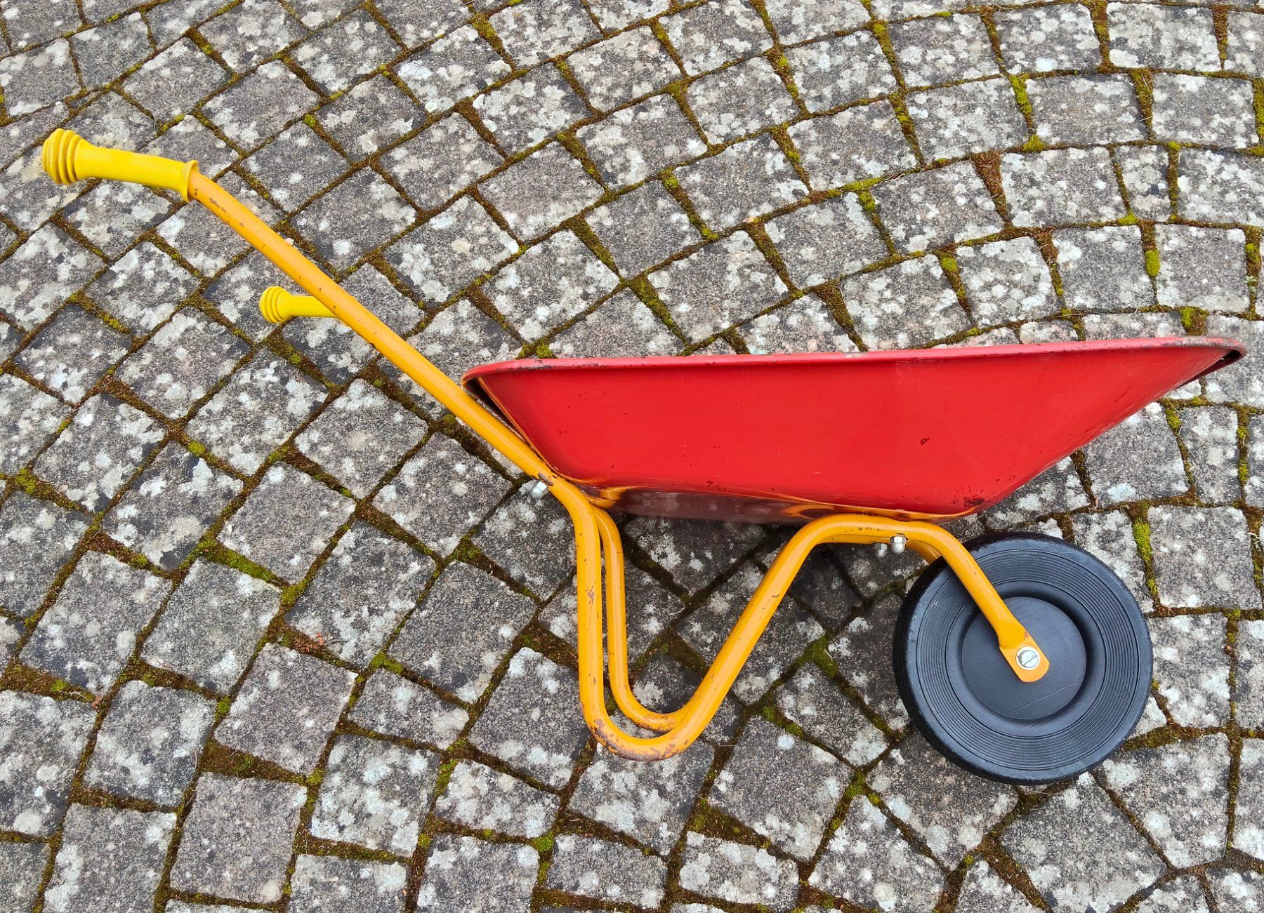 Giocattoli: Kinderkarrette /Kinderschubkarre – Usato da Trimbach venduto da Robigutri