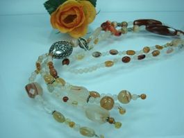 Collier aus Karneol und Koralle