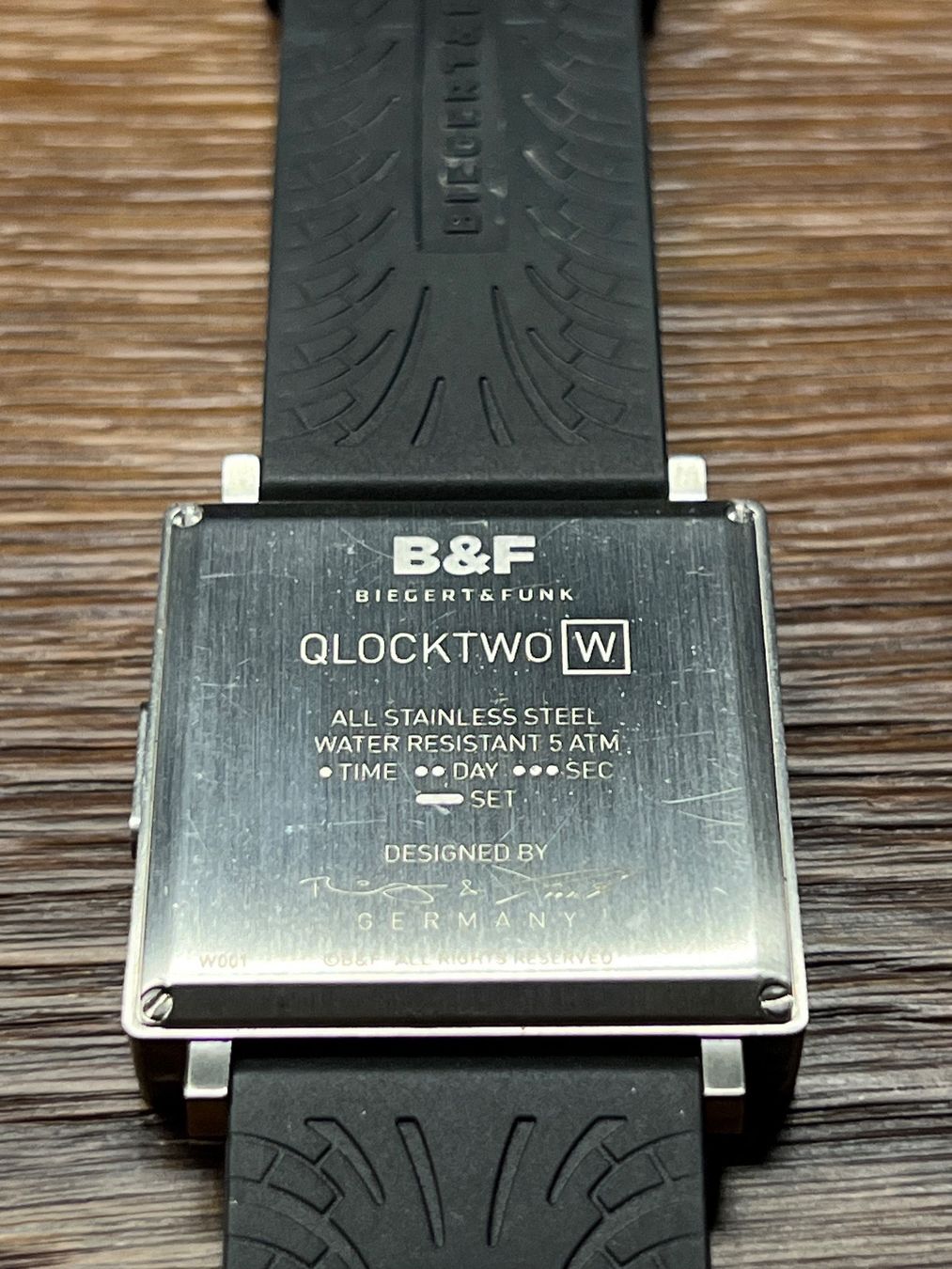 Qlocktwo Orologi: Qlocktwo W Armbanduhr – Usato da Chur venduto da srhGR 3
