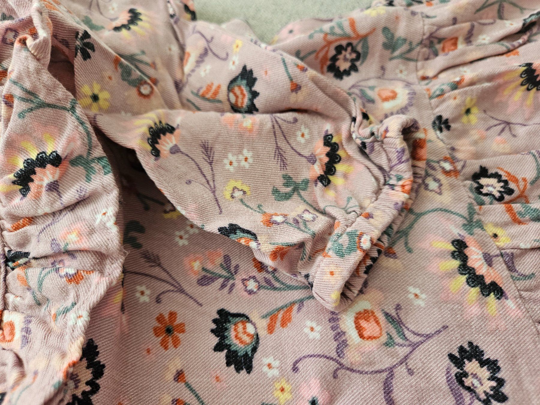H&M Vestiti & Gonne: Mädchenkleid langarm H&M Gr. 122 – Usato da Bellach venduto da Chiini 3