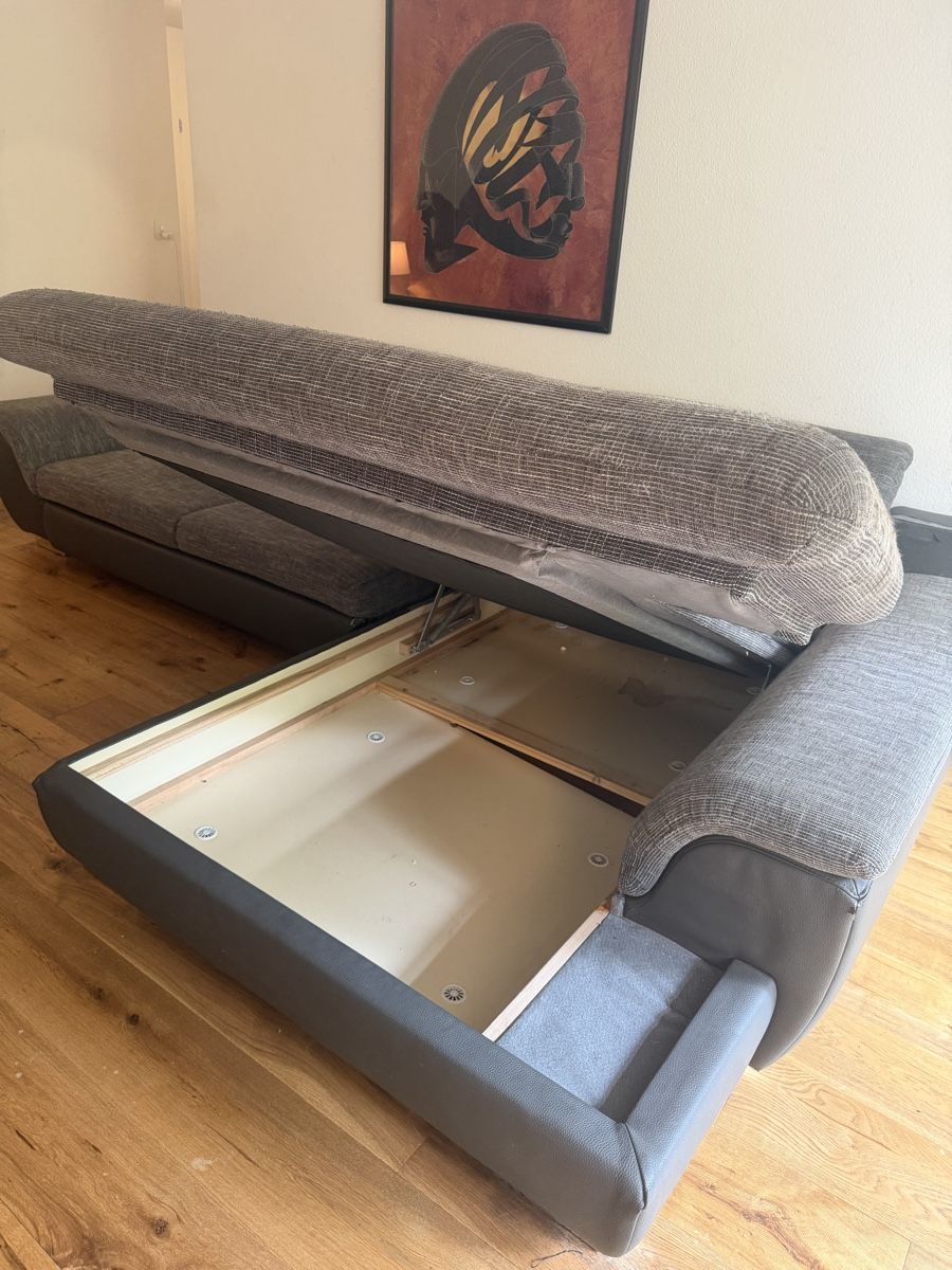 Pfister Sofas: Ecksofa mit Bettfunktion grau Stoff Leder Optik gebraucht – Gebraucht aus Schlieren von sheila000