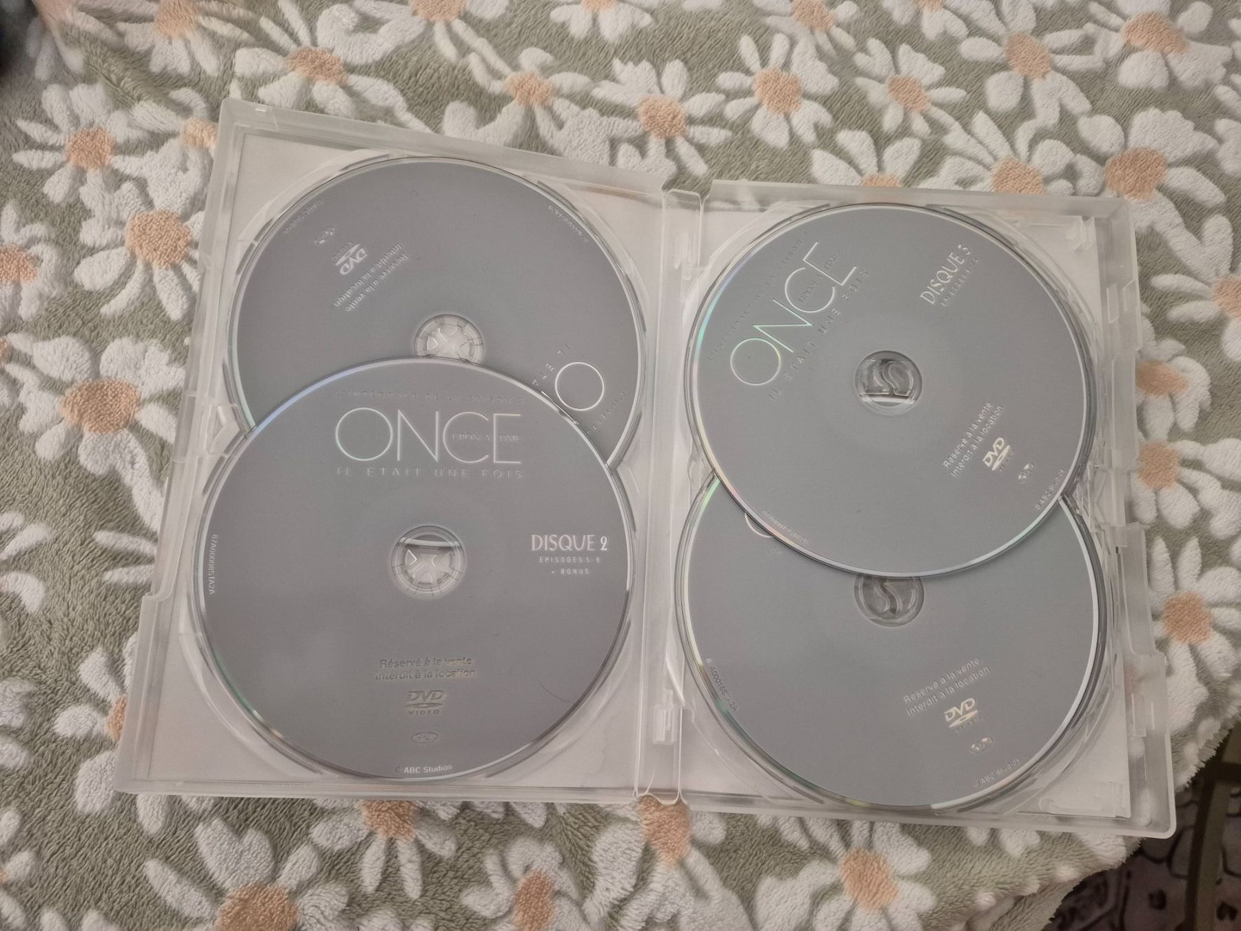 Tous les DVDs: ONCE UPON A TIME - saison 3 (FR/EN) – D'occasion à Riaz par Murielbhs 1