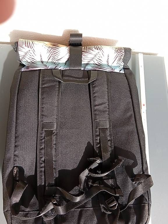 Sacs à dos: Neuwertiger Rucksack mit vielen Fächern  – Neuf avec emballage d'origine à Thun par z.a. 4