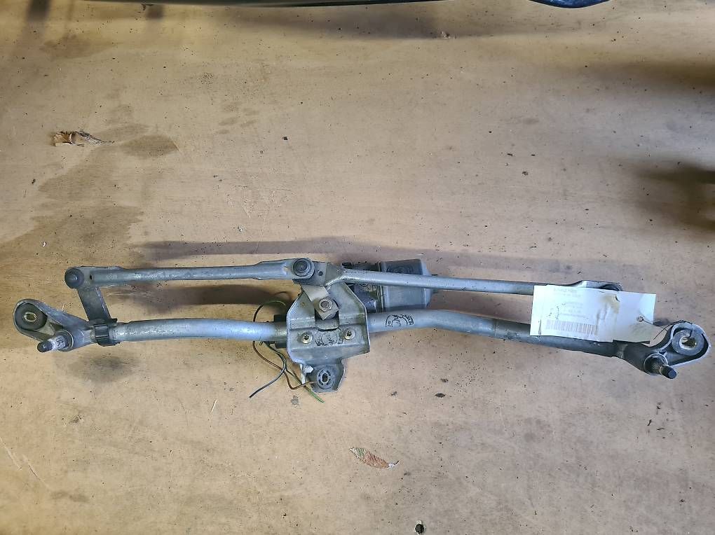Tutti pezzi di ricambio auto: Audi A4 Scheibenwischermotor – Usato da Baldingen venduto da alb_kwf7 1