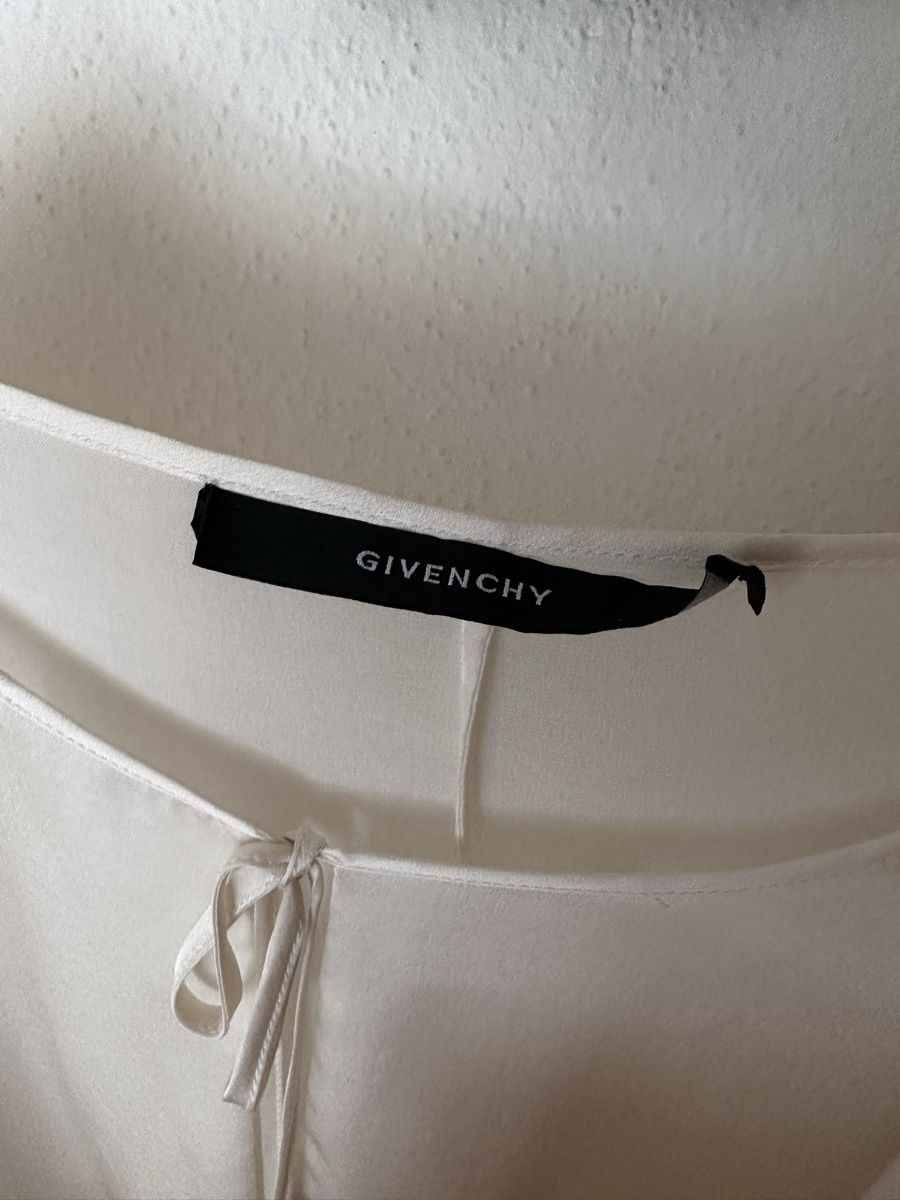 Givenchy Chemisiers: Givenchy Silk V-Neck Blouse/Fr38 – D'occasion à Basel par TIMELESS-FASHION 5