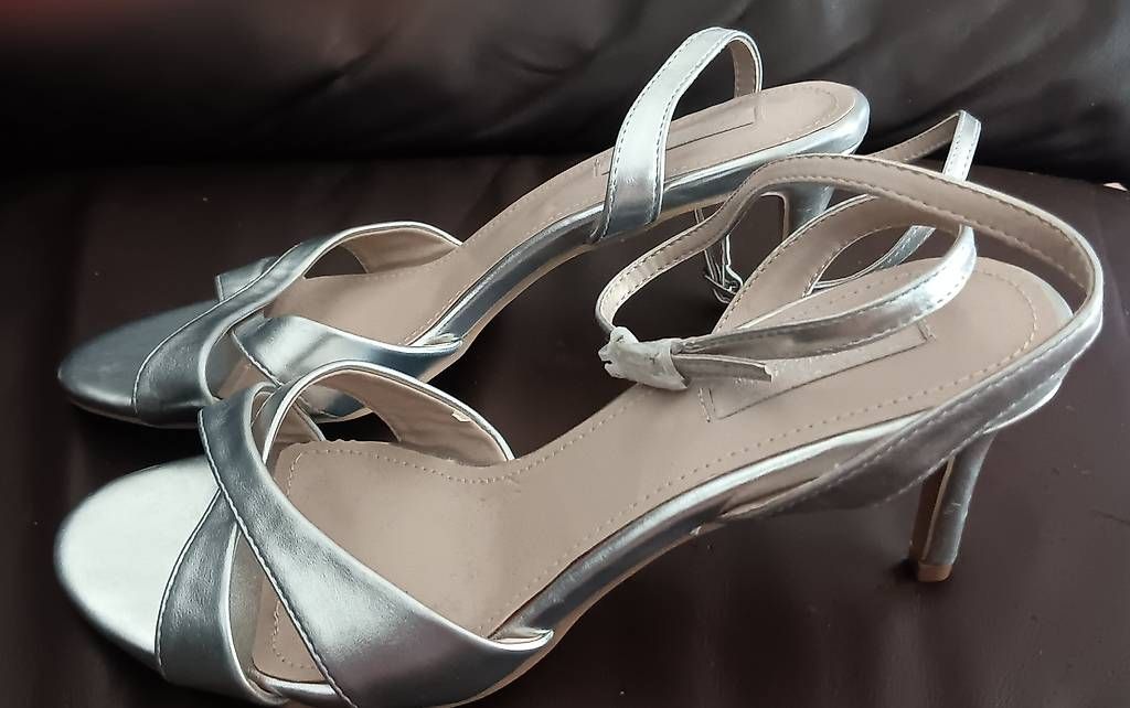 Scarpe da donna: Neue Damen Sandalen silber gr.39 – Usato da Staufen venduto da mar_wf6r 2