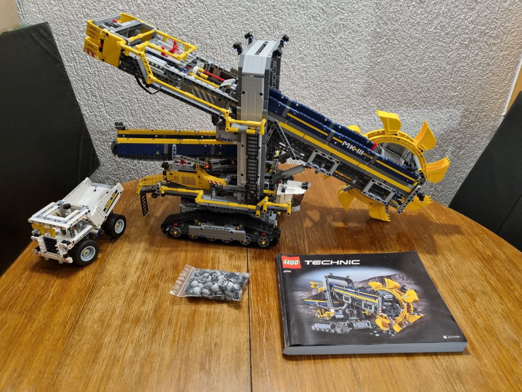 Lego Kit di costruzioni: LEGO Technic 42055 Bucket Wheel Excavator – Usato da Basadingen venduto da NekoBricks 1