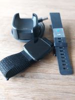 Fitbit Versa (schwarz) mit zusätzlichem Armband