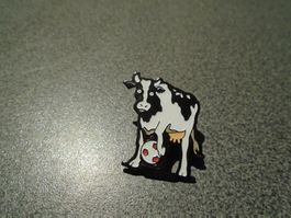 Pin Kuh mit Fussball