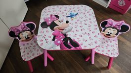 Kindertisch mit Stühle