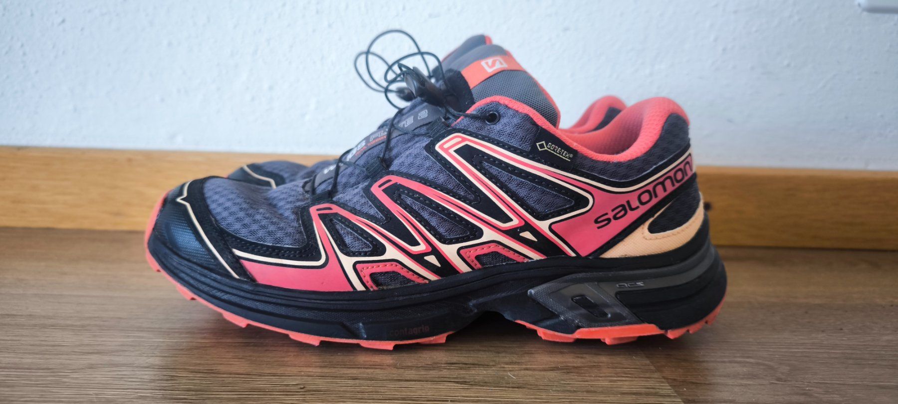 Salomon Scarpe da donna: Salomon Goretex Wanderschuhe Laufschuhe 40 – Usato da Ebikon venduto da brombomboli