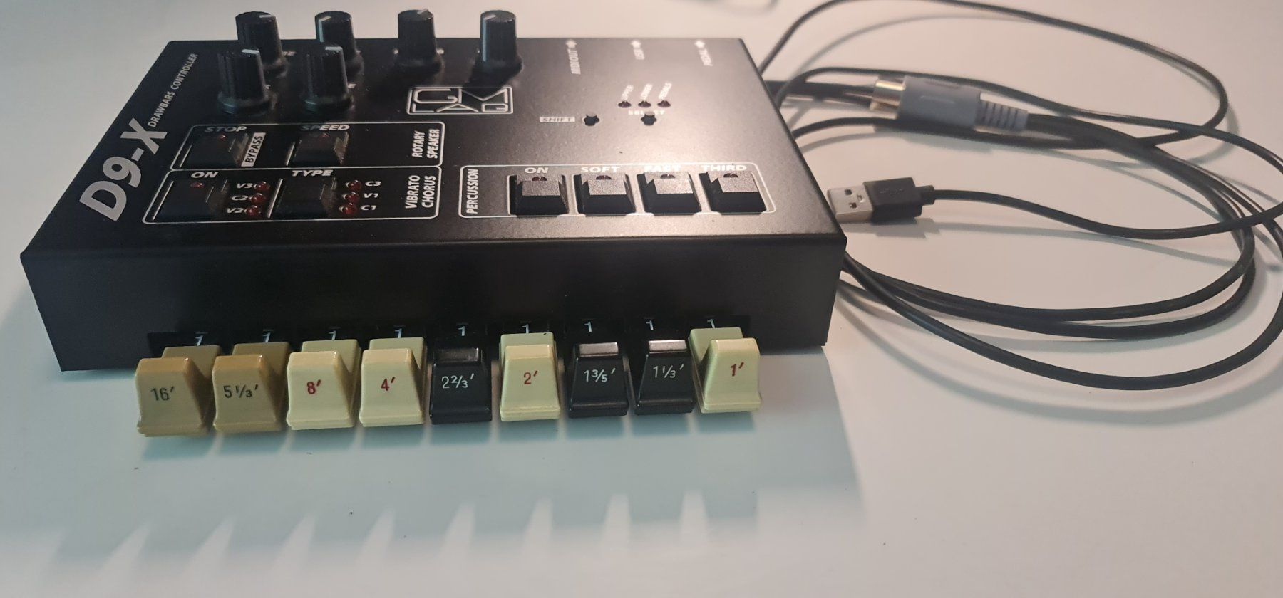 Crumar Instruments de musique: D9-X Drawbars Controller CM LAB, parfait état – D'occasion à Martigny par denis.fournier
