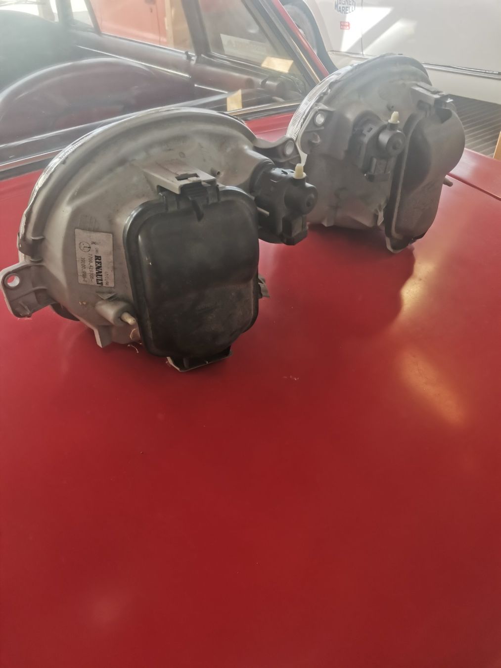 Carello Fari: Renault Twingo Glasscheinwerfer – Usato da quartino venduto da bernet.rs 1