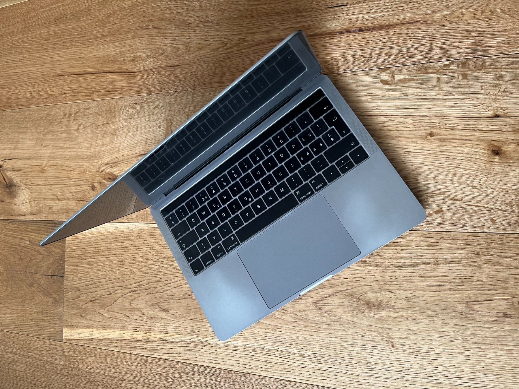 Apple Notebooks: Apple MacBook Pro 13" neuwertig Space Grau – Gebraucht aus Näfels von csh552 1