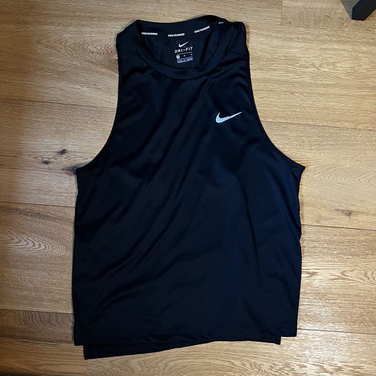 Nike Top: Nike Dry Fit Running Top – Nuovo (secondo la descrizione) da Chur venduto da noe_mh8b