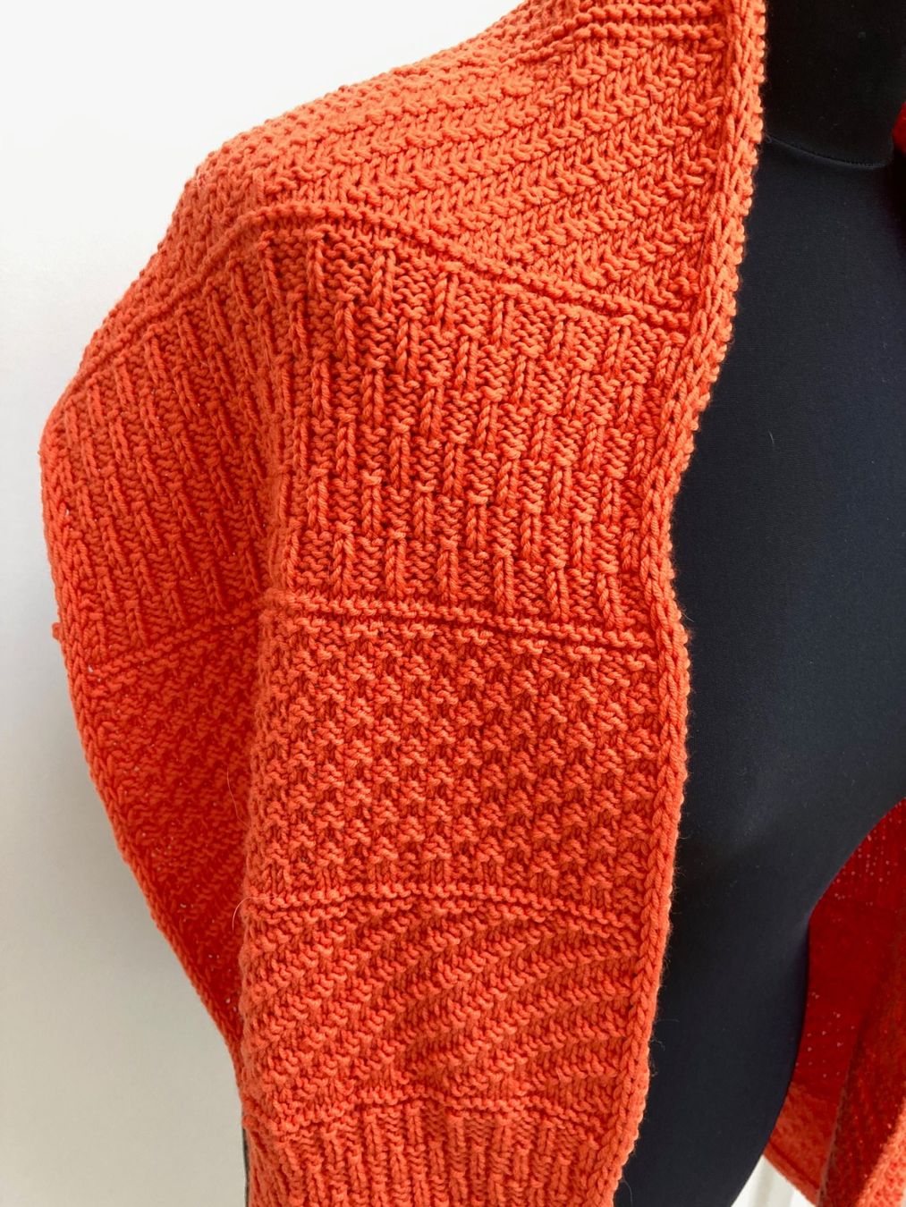 Foulard & Sciarpe: Schal orange,  gestrickt gemustert – Nuovo (secondo la descrizione) da Glattpark (Opfikon) venduto da Pangie 2