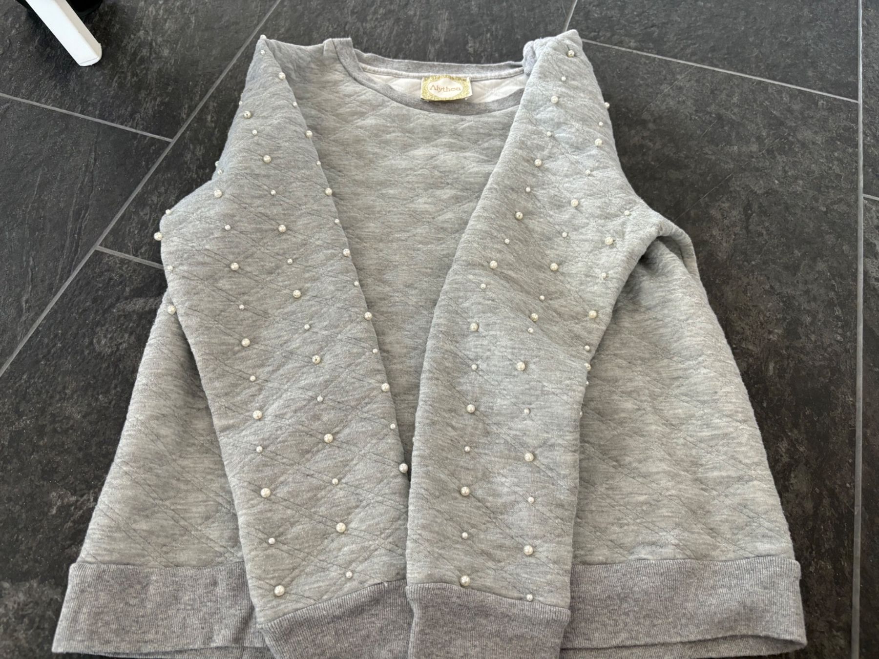 Pullover & Sweatshirts: Pullover - grau mit stylischen Perlen -  Gr. S – Gebraucht aus Stadel von Chanel_5 3