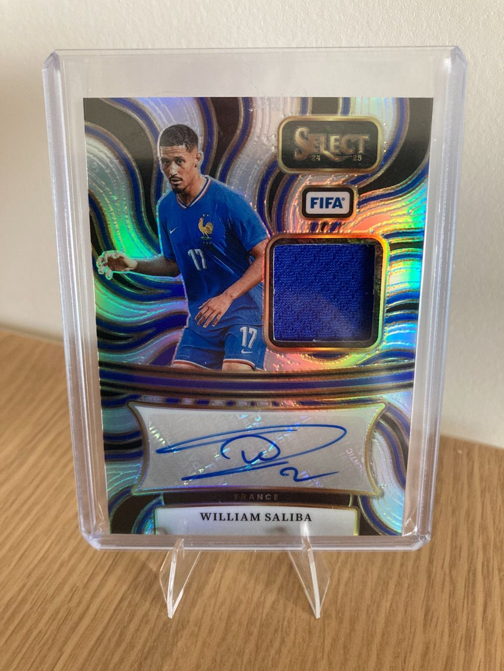 Panini Carte collezionabili: Panini Select FIFA 24-25 - William Saliba Auto Patch – Nuovo (secondo la descrizione) da La Tour-de-Peilz venduto da Tyalos_Cards