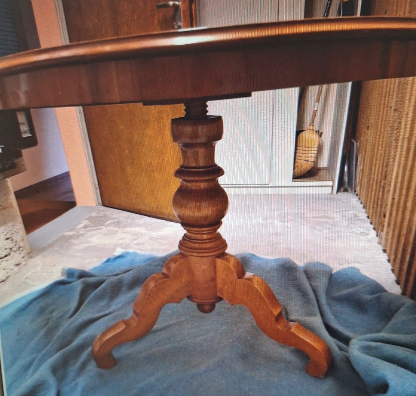 Tische: Esstisch aus Holz, Rund – Gebraucht aus Castagnola von cla_l8vw