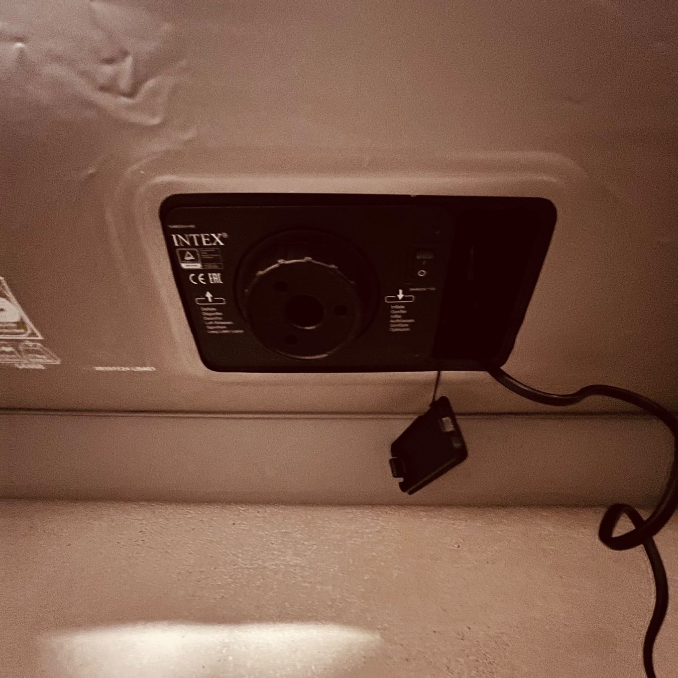 Materassi: Intex Doppelbett Luftmatratze mit integrierter Luftpumpe – Usato da Münchwilen TG venduto da LuDeAn 3