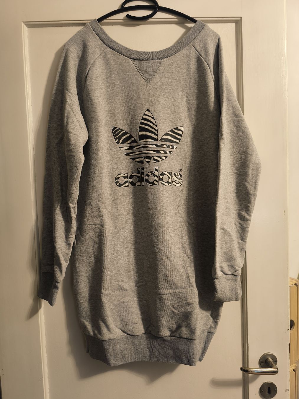 Adidas Kleider: Damen Pullover Kleid Adidas grau Grösse S – Gebraucht aus Bern von Nessli