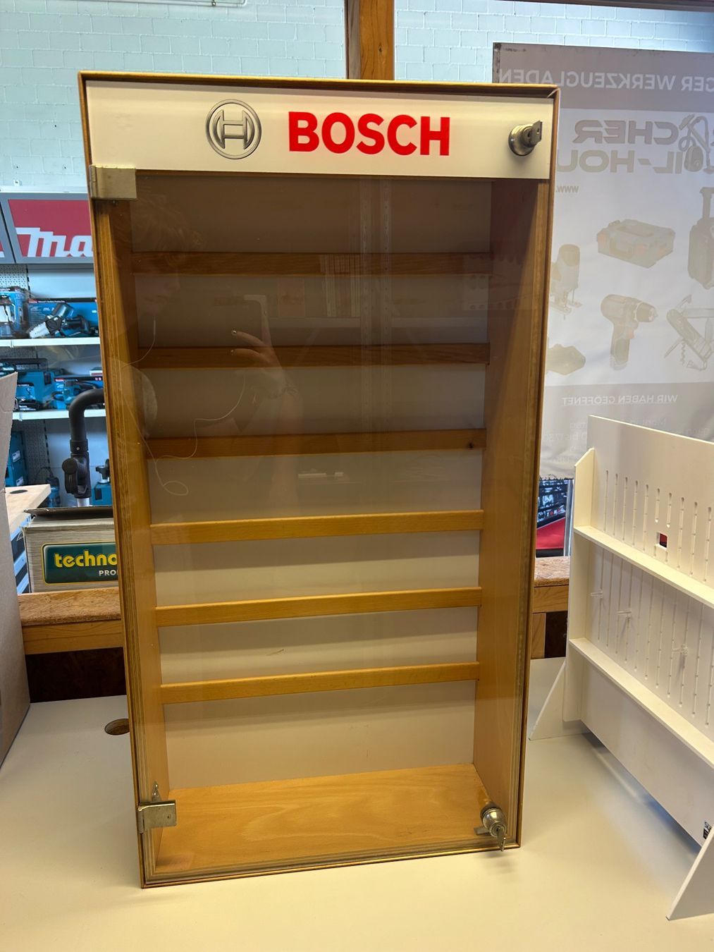 Armadi: Bosch Werkzeugschrank, abschliessbar – Usato da Koppigen venduto da Kellerfundsachen