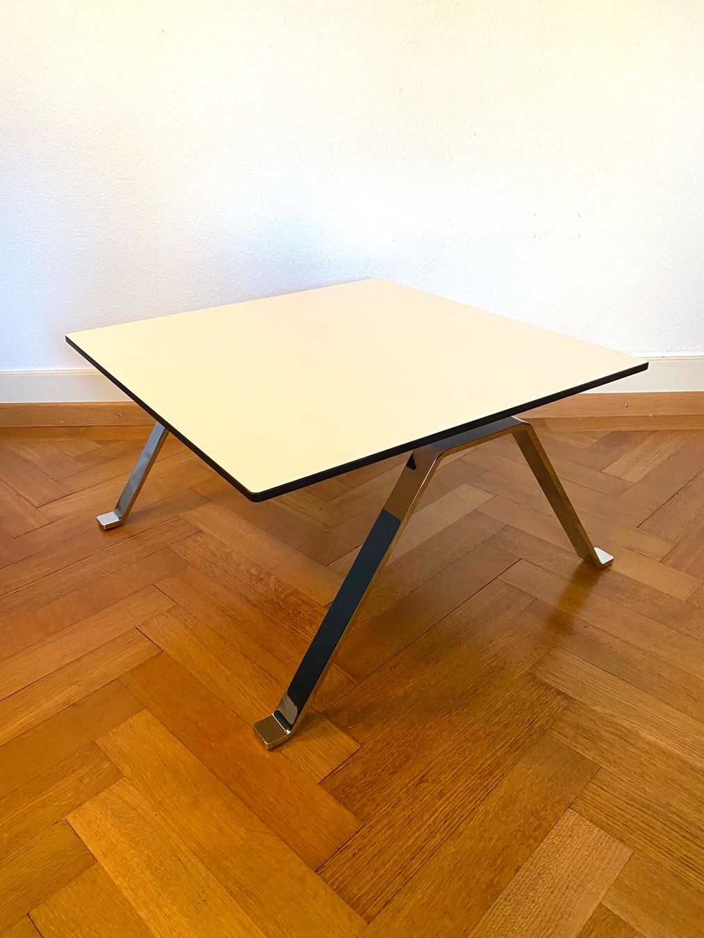 Nachttische: Design Coffeetable Tisch Girsberger – Gebraucht aus Olten von sportwelt 1