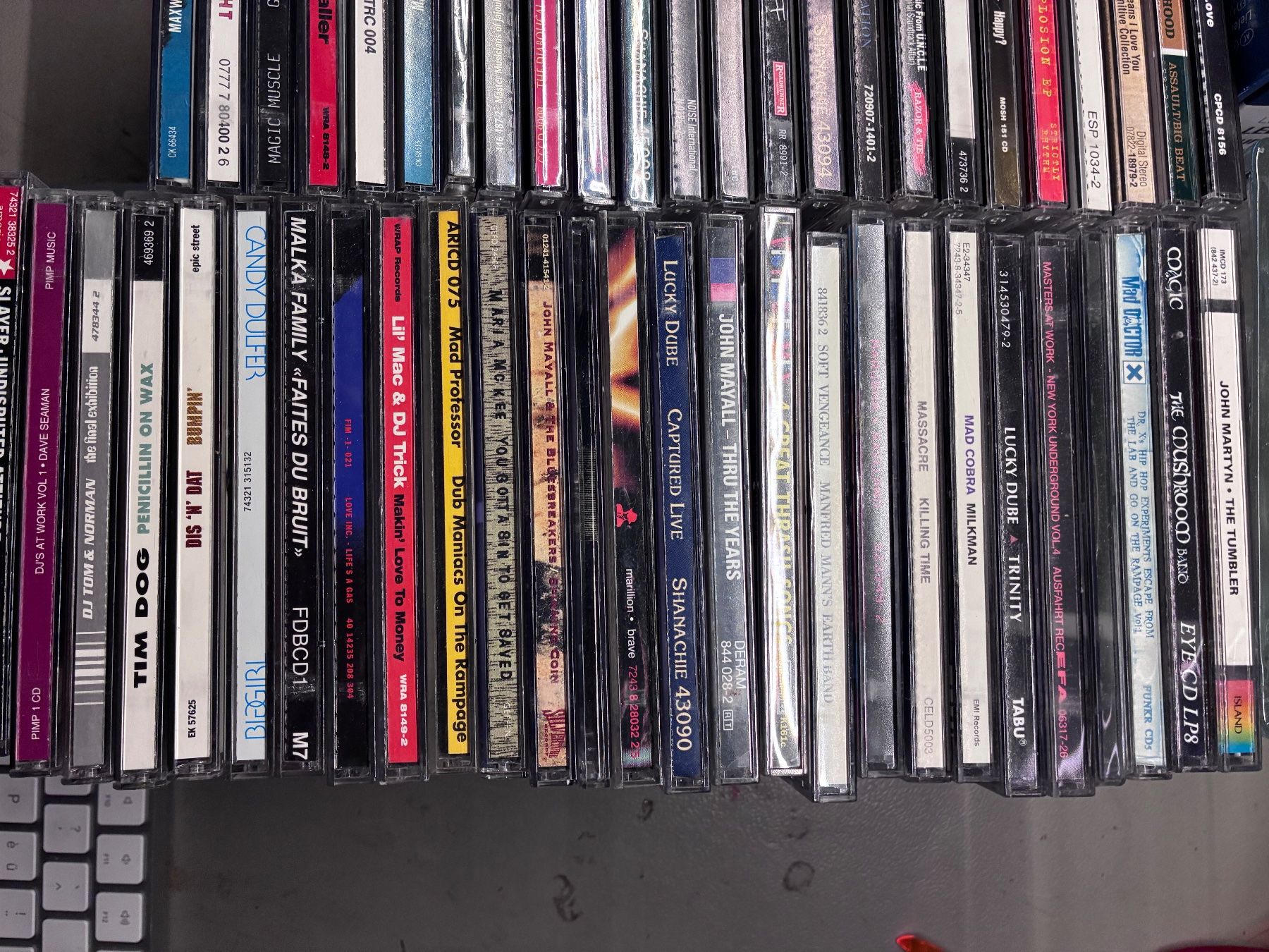 CD: About 85 CDs, probably USA stuff. – Usato da Zürich venduto da HiFiAtelier 3