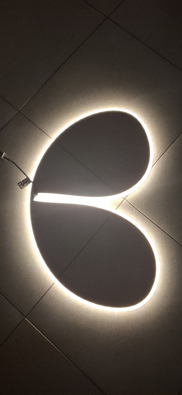 Philips Lampade: Philips Hue Play Gradient Lightstrip 55" – Usato da Guntershausen venduto da Jtattoo 3