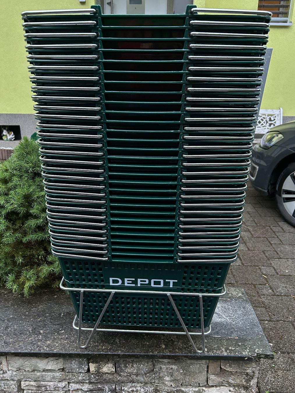 Sonstiges für Haushalt & Wohnen: Depot Einkaufskörbe, 40Stk., grün, neuwertig, Top Zustand – Gebraucht aus Gerlafingen von internacional