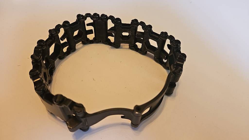 Bracciali & Braccialetti: Leatherman Tread Schwarz Multitool Armband – Usato da Riehen venduto da nitrammangold 2
