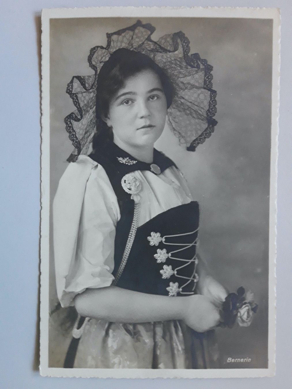 Cartoline postali: Die Bernerin Tracht – Usato da Sargans venduto da nicsam1815