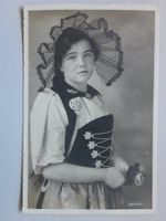 Die Bernerin Tracht