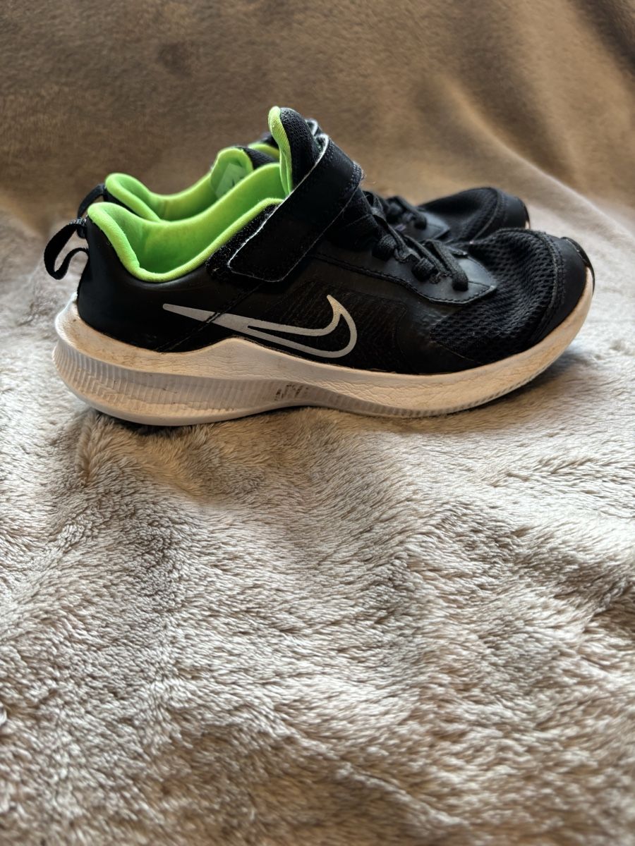 Nike Scarpe da uomo: Laufschuhe, Nike Downshifter, Grösse 33, – Usato da Waltenschwil venduto da Schmetterling2015 1