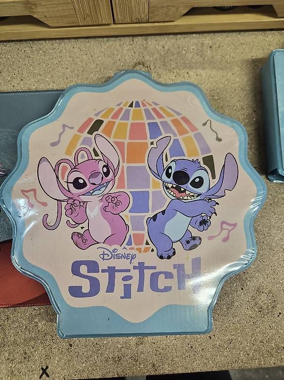 Crayons, crayons de couleur & craies: Coffret dessin stitch – D'occasion à Villeneuve VD par Max1844 2