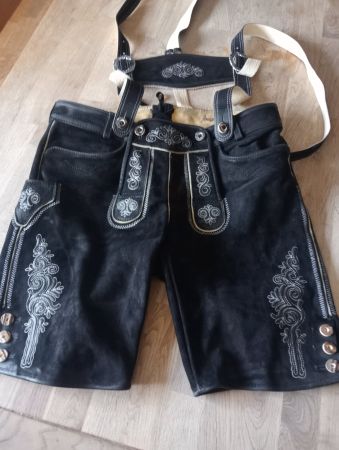 Kurze Lederhosen schwarz