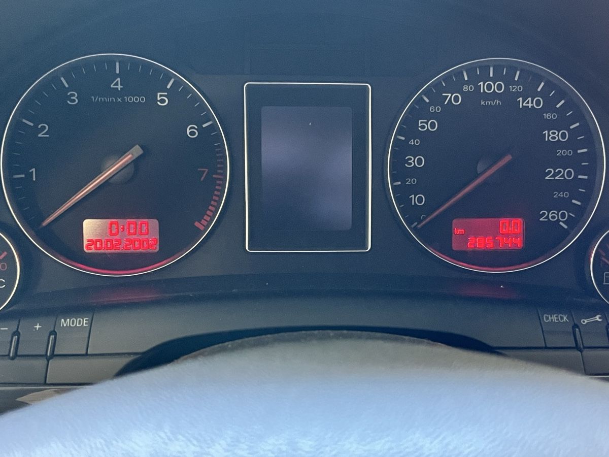 Audi Automobili: Audi A4 B6 Avant Quattro – Difettoso da Lenk im Simmental venduto da Treuthy 5