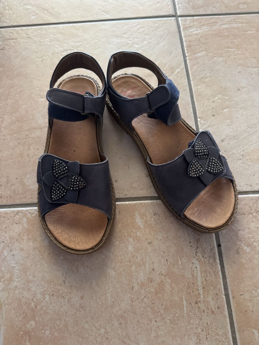Chaussures filles: Sandalen  – D'occasion à Pieterlen par van_y77j