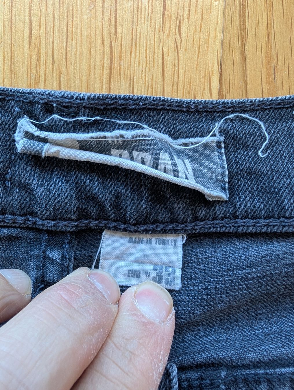 H&M Jeans: H&M Urban Jeans, Gr. 33 schwarz – Usato da Wädenswil venduto da HummerZH 2