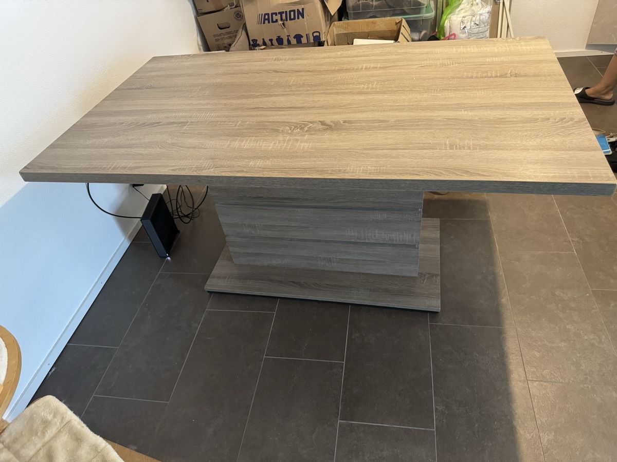 Conforama Tische: Table en bois en bon état – Gebraucht aus Martigny von yah_pf69 1