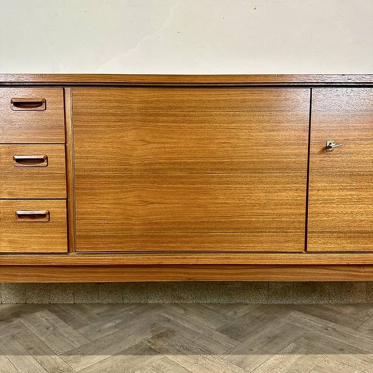 Cassettiere: Mid Century Nussbaum Sideboard – Usato da basel venduto da futureforyesterday 2