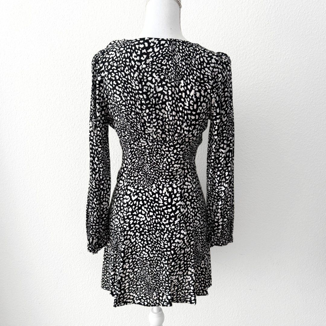Zara Kleider: ZARA Robe Noire & Blanche - Taille XS - NEUF – Neu (gemäss Beschreibung) aus Vevey von secondlifevevey 2