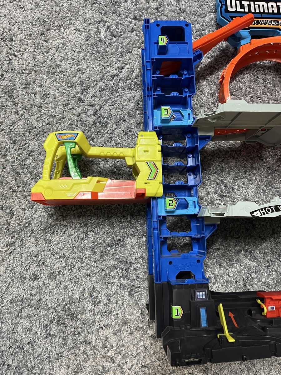 Hot Wheels Giocattoli: Hot Wheels City Ultimate Garage 2023 – Usato da Seengen venduto da suitupmonkey5 2