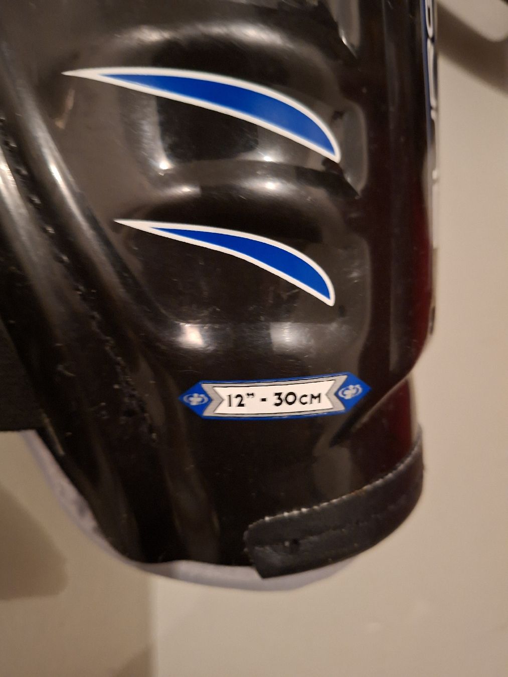 Porte da calcio e da hockey:  Schienbeinschoner – Usato da Alchenflüh venduto da rippcurl 3