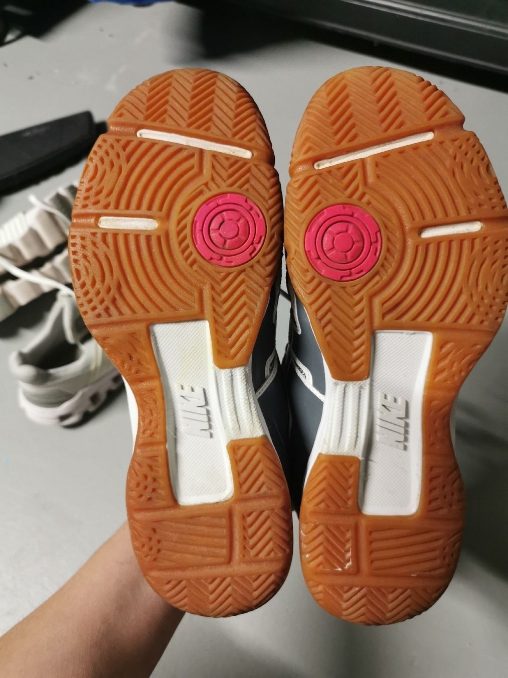 Nike Chaussures femmes: Nike multicourt 10 gr 36,5 – D'occasion à Mühlethurnen par GaspAnita 1