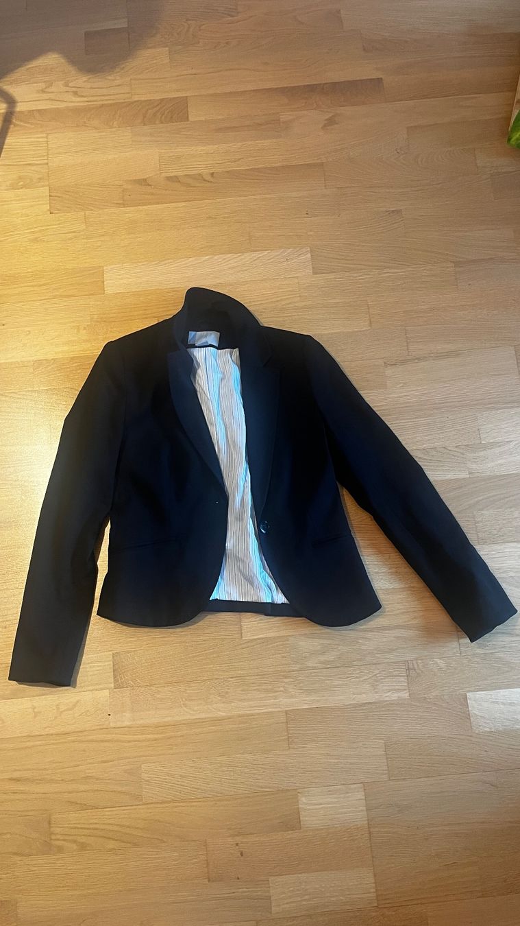 Giacche: Schwarzer Blazer, Grösse 38 – Usato da Bern venduto da LaraTouvet 1