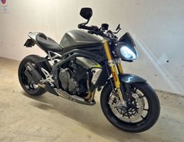 Speed Triple 1200 RS ab Service / viel Zubehör