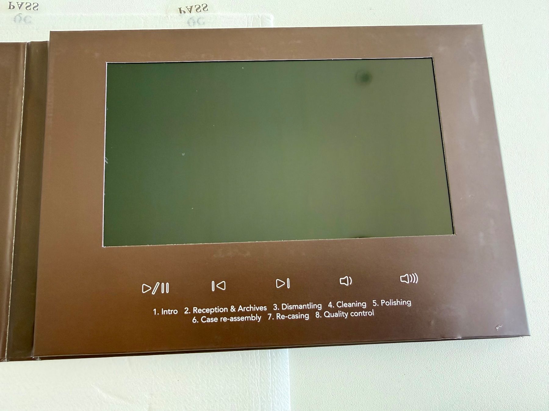 Patek Philippe Orologi: PATEK PHILIPPE "Commitment to Service" video brochure, rare! – Nuovo e nell'imballaggio originale da Mont-sur-Lausanne venduto da vmi_ym5l 4
