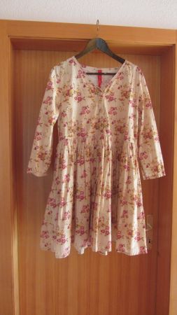 jolie robe fleurie M Ewa i Walla