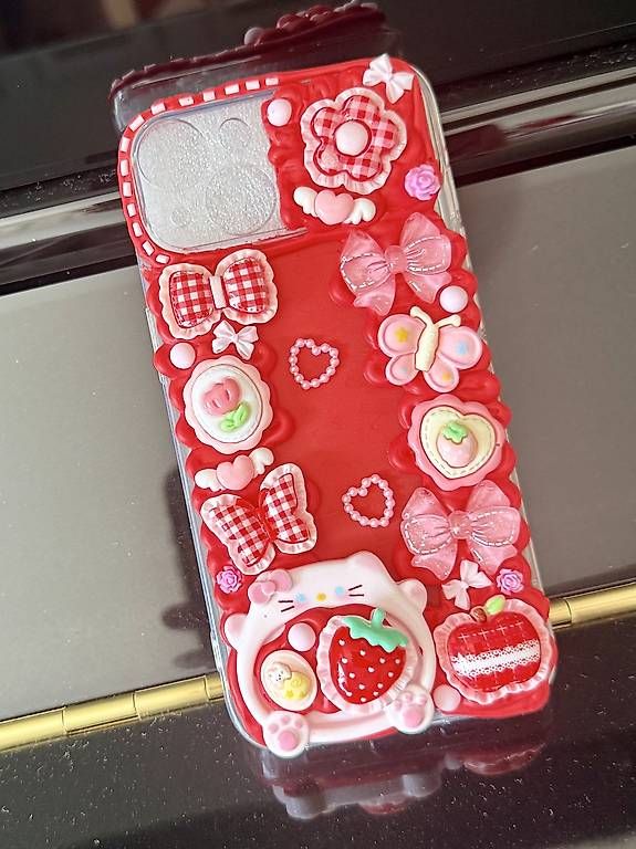 Covers & Schutzfolien: Coque d'iPhone 17 fait main  – Gebraucht aus Pully von ake_g7yc